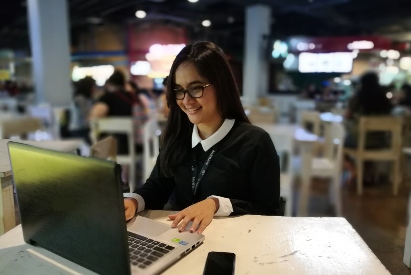 Tenaga Kerja Administrasi Staf dari PT Paulina Mighty Indonesia